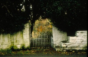 Old photo of the entrance to the garden at Cwmdu Inn